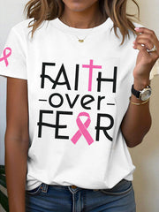 Camiseta con estampado "Fe sobre el miedo" para mujeres que promueve la concienciación sobre el cáncer de mama